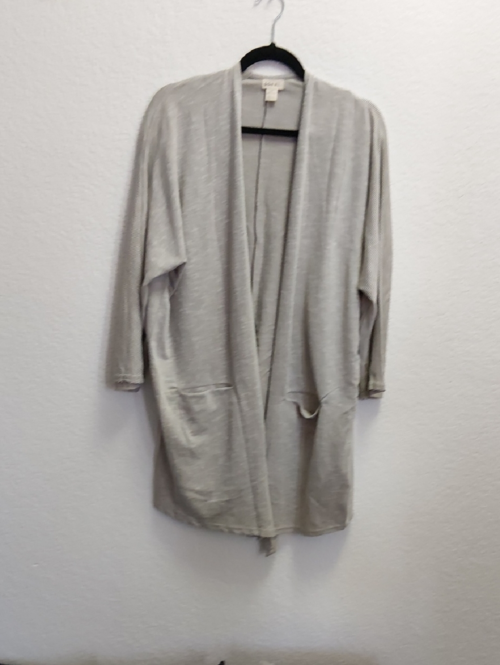 DONNI. Textured Light Gray Open Cardigan